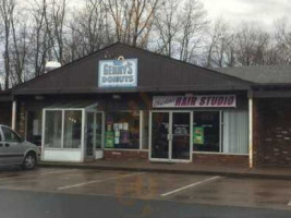 Gerry's Donuts outside