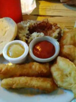 Hennings Fish House food