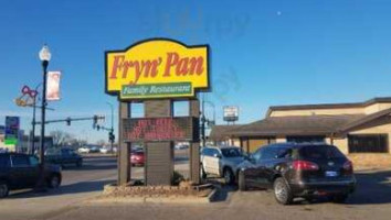 Wahpeton Fryn' Pan Family outside