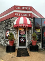 Greek's Pizzeria outside