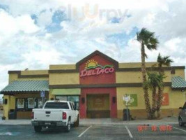 Del Taco outside