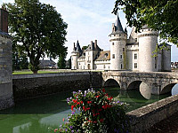 Hostellerie du Chateau outside