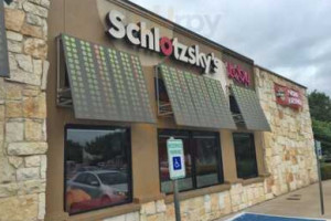 Schlotzsky's outside