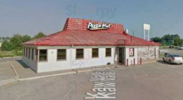 Pizza Hut outside