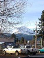 Siskiyou Brew Works outside