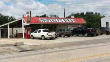 Cooper's Original Pit -b-q outside