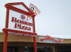 Boston Pizza outside