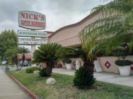 Nick's Superburgers outside