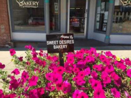 Sweet Desires Bakery outside