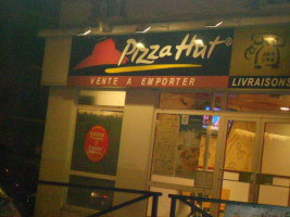 Pizza Hut outside