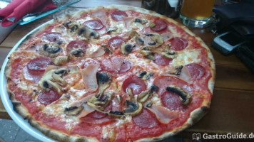 Pizzeria Caravella food