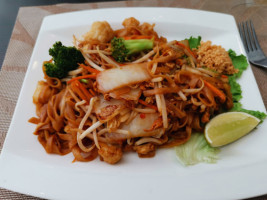 Mon Petit Thai food