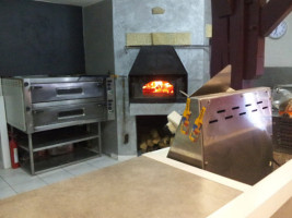 Ô Grain De Pizz' Et Distributeur De Pizza Au Feu De Bois 24h/24 Entre Le Primeur Et La Boulangerie) inside