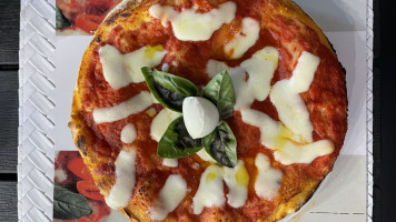 Burgo’s L’arte Della Pizza food