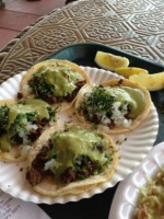 Los Tacos De Huicho food