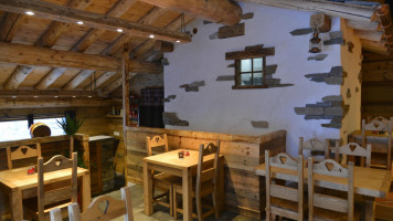 La Cabane inside