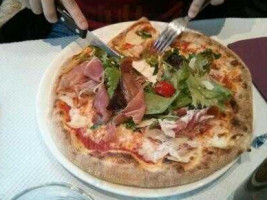 La Pizzeria food