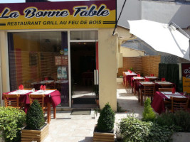 La Bonne Table inside