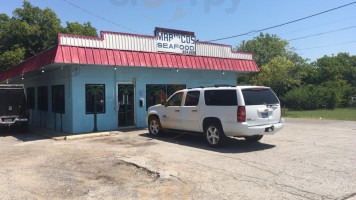 Marisco's Del Golfo Seafood outside