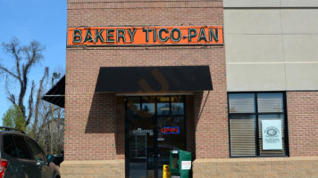 Tico Pan outside