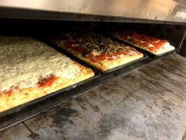 Fratelli's Pizzeria food