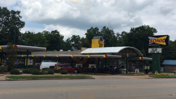 Sonic Drive-in outside