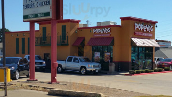 Popeyes Louisiana Kitchen outside