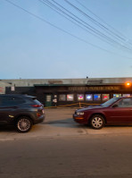 O'leary's Publik House outside