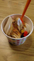 Daddy Yo's Frozen Yogurt food