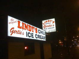 Lindy's Chili Gertie's Ice Cream outside