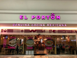 El Portón outside