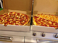 Danny B's Gourmet Pizza‎ food