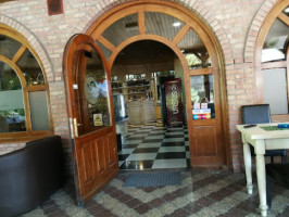 Gran Caffe Italia inside