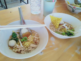 ก๋วยเตี๋ยวเรือ 10บาท เมืองประจวบ food