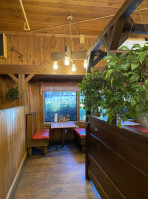 Bennett's BBQ inside