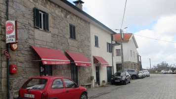 Casa Jaime da Rita ( O Chalana ) outside