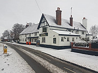 The Bell Hungry Horse outside