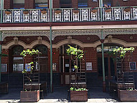 The National Hotel Fremantle outside