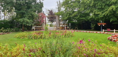 Les Bord De Garonne food