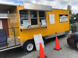 Pea Soup Kitty Food Truck outside