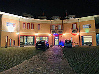 Jj Resort Pizzeria E Rrstorante Indiano outside