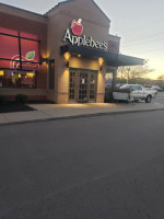 Applebee's outside