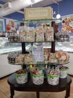 Kilwins Chocolates Lake Worth Beach inside