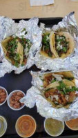 Checo's Tacos food