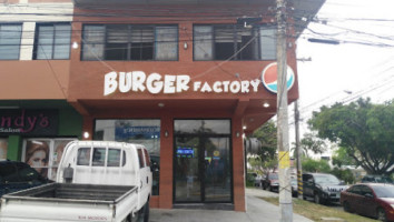 Burger Factory outside