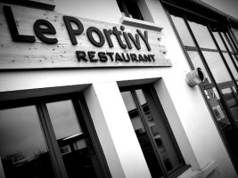 Le Portivy outside