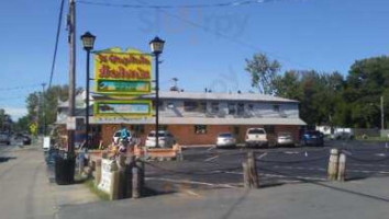 Captain John's Restaurant Tiki Bar outside