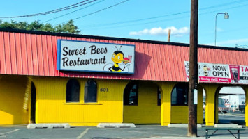 Sweet Bees outside