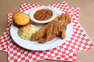 Mama Faye's Bbq food