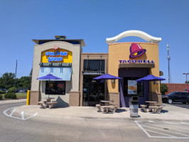 Long John Silver's Taco Bell (22428) outside